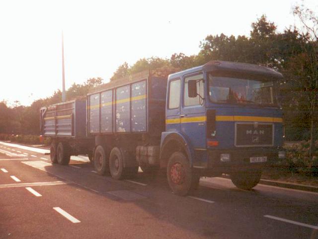 MAN-F8-blau-Szy-060604-2.jpg - MAN F8  Trucker Jack