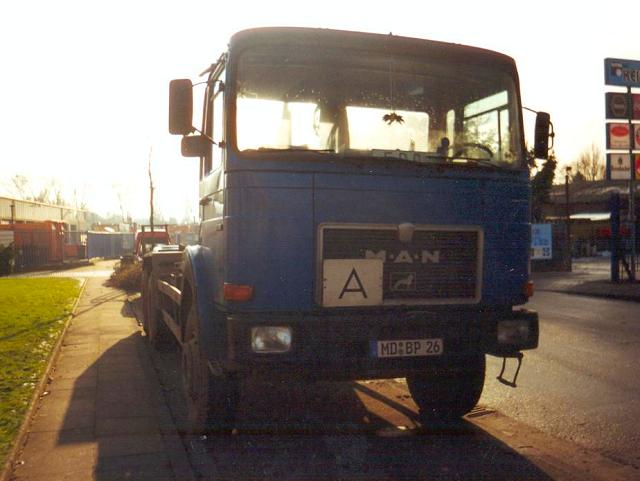 MAN-F8-blau-Szy-060604-4.jpg - MAN F8  Trucker Jack