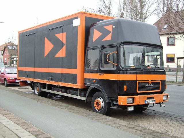 MAN-F8-schwarz-orange-Blumenberg-280305-01.jpg - MAN F8Ralf Blumenberg