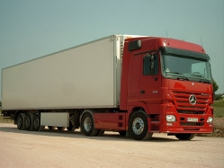 MB-Actros-1850-MP2-rot-weiss-(Scholz)