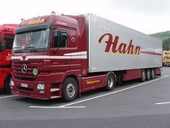 MB-Actros-1854-MP2-Hahn-Holz-180505-01