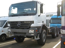 MB-Actros-3332-MP2-weiss-Vaclavik-100405-01