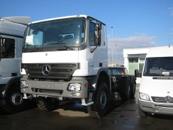 MB-Actros-3332-MP2-weiss-Vaclavik-100405-02