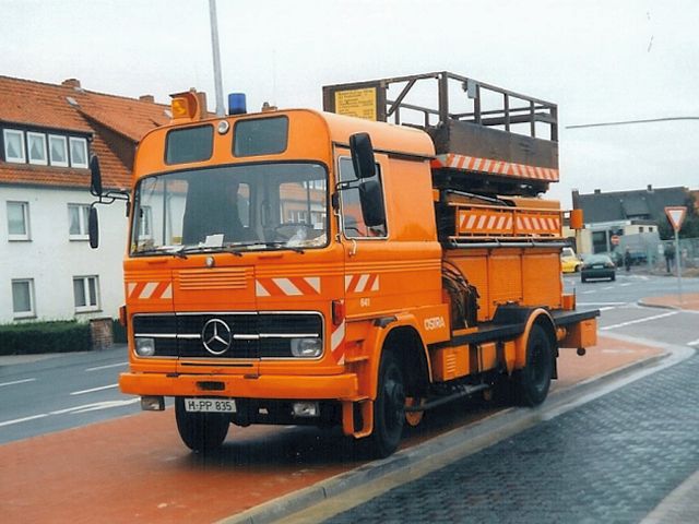 MB-LP-orange-Weddy-121004-1.jpg - Mercedes-Benz LP Clemens Weddy