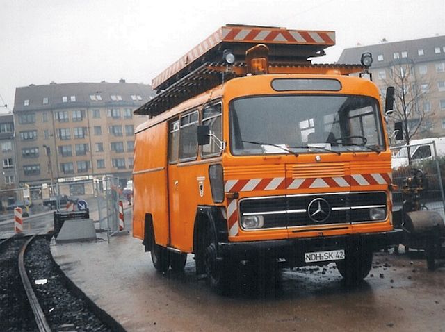 MB-LP-orange-Weddy-121004-2.jpg - Mercedes-Benz LP Clemens Weddy