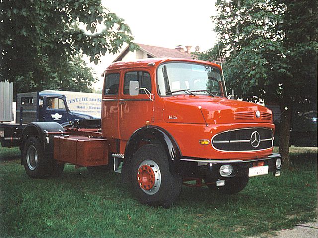 MB-L-1624-rot-Niedermeier-121004-1.jpg - Mercedes-Benz LS 1624S. Niedermeier