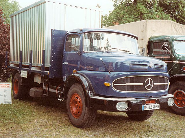 MB-L-334-blau-Niedermeier-211004-3.jpg - Mercedes-Benz L 334S. Niedermeier