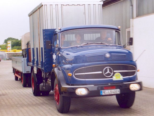 MB-L-334-blau-Thiele-260205-01.jpg - Mercedes-Benz L 334S. Niedermeier