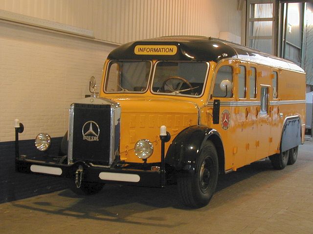 MB-L-Bus-Post-Buscher-111004-1.jpg - Mercedes-Benz ON. Buscher