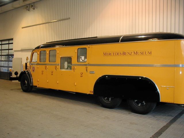 MB-L-Bus-Post-Buscher-111004-3.jpg - Mercedes-Benz ON. Buscher