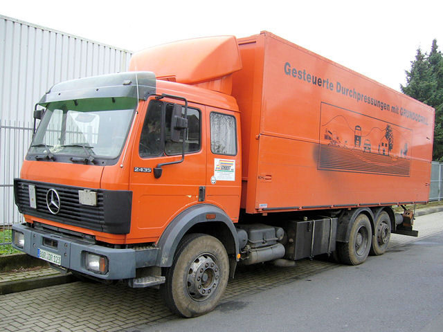 MB-SK-2435-orange-Voss-311206-01.jpg - Mercedes-Benz SK 2435Dominik Voß