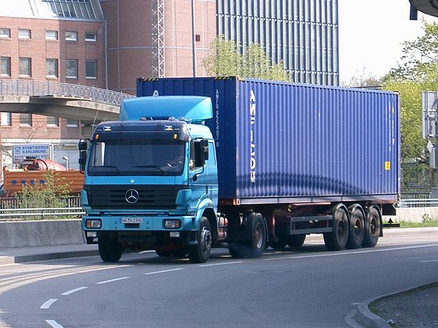 MB-SK-blau-Szy-090504-2.jpg - Mercedes-Benz SK Trucker Jack