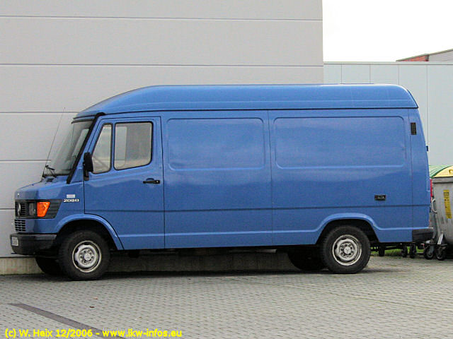 MB-TN-208-D-blau-031206-01.jpg - Mercedes-Benz 208 D