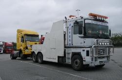 Renault-Magnum-II-weiss-Holz-100810-01