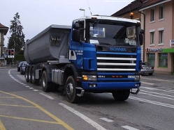 Scania-124-G-blau-Junco-010106-01-CH