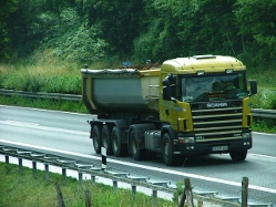 Scania-124-L-420-gelb-Brusse-090905-01