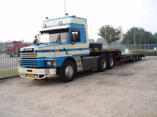 Scania-112-H-blau-PvUrk-100207-01.jpg - Scania 112 HPiet van Urk