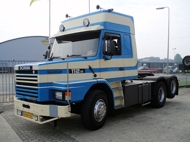 Scania-112-H-blau-PvUrk-100207-09.jpg - Scania 112 HPiet van Urk