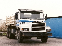Scania-113-H-weiss-Hensing-101205-01