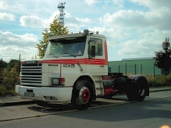Scania-143-H-Hauber-SZM-weiss-(Scholz)