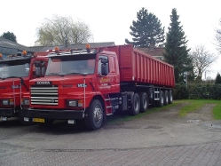 Scania-143-H-rot-deKoning-090406-01