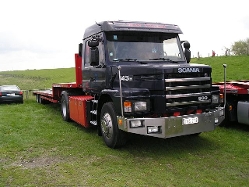 Scania-143-H-schwarz-Hensing-010705-01