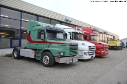 Scania-143-M-gruen-281110-01