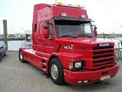 Scania-143-M-rot-Hensing-010705-01