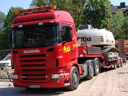 Scania-R-580-rot-Weddy-141108-01