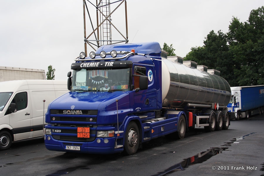 Scania-T-420-blau-Holz-050711-01.jpg - Scania T 420