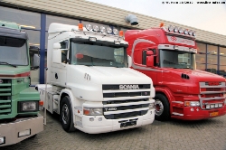 Scania-T-420-weiss-281110-01