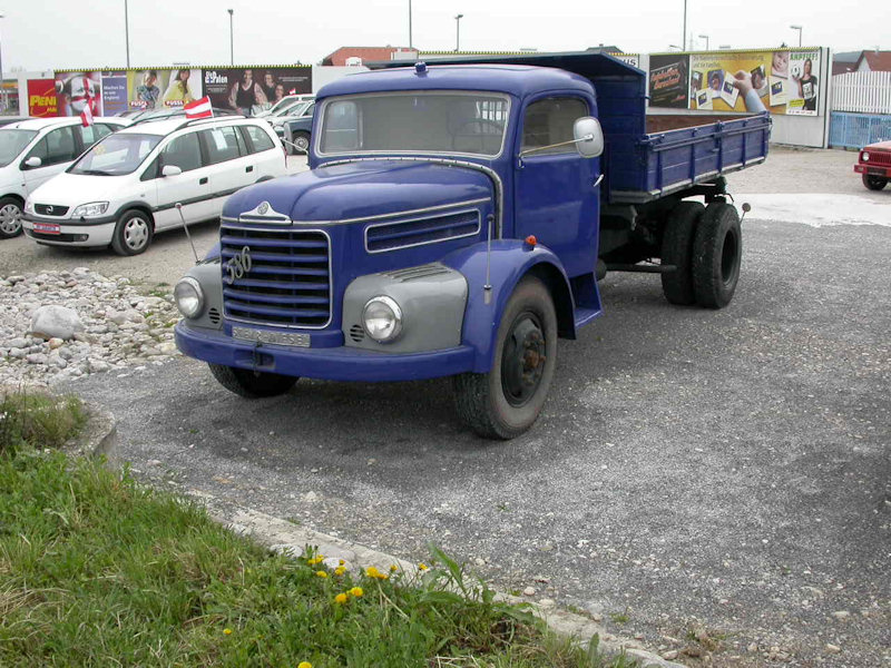 Steyr-586-blau-Palischek-150508-02.jpg - Charly