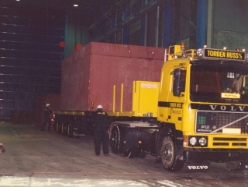 04-Volvo-F12-Beladung-mit-Container-(Jensen)