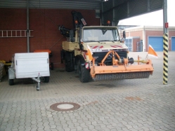 MB-Unimog-1250-BEB-05-mit-Buerste-(Quitsch)