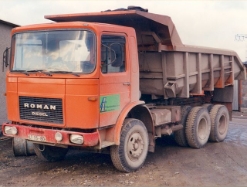Roman-Diesel-orange-AKuechler-240105-01