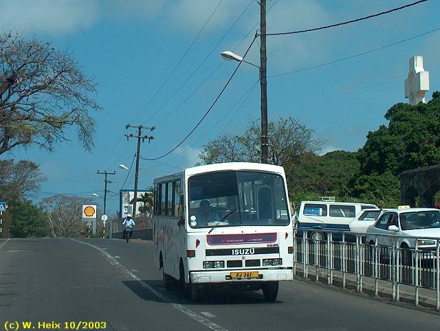 Bus-Isuzu-1.jpg