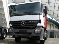 RO-MB-Actros-MP2-3336-weiss-Bodrug-150508-01