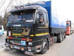 RO-Scania-113-M-schwarz-Bodrug-010408-02