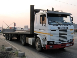 RO-Scania-142-M-weiss-Bodrug-280908-01