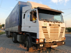 RO-Scania-143-M-400-weiss-Bodrug-280908-01