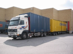 S-Volvo-FH12-420-weiss-Posern-051208-01