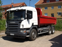S-Scania-P-420-weiss-Thiele-031209-01