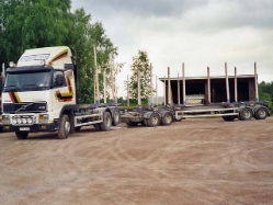 Volvo-FH12-Holztrans-Skogsrakarna-(Rufin)
