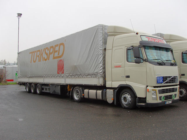 Volvo-FH-440-Tuerpsped-Holz-170107-01-TR.jpg
