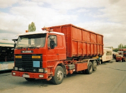 Scania-142-H-Krone-Strauch-310806-01
