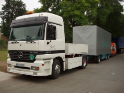 MB-Actros-1843-weiss-Holz-120805-01