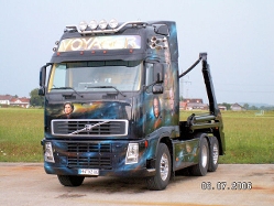 Volvo-FH12-Voyager-Bach-120806-02