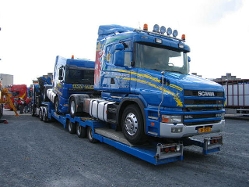 Scania-144-L-460-blau-Rischette-110608-01