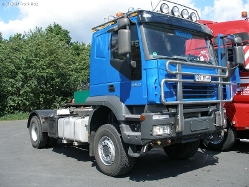 Iveco-Trakker-440-T-44-blau-Holz-240609-01