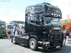 Scania-R-schwarz-Holz-240609-01